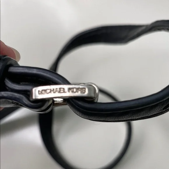 Michael Kors Ginny Medium Messenger Crossbody MK Signature Bag 30H6TGNM2V Black‎